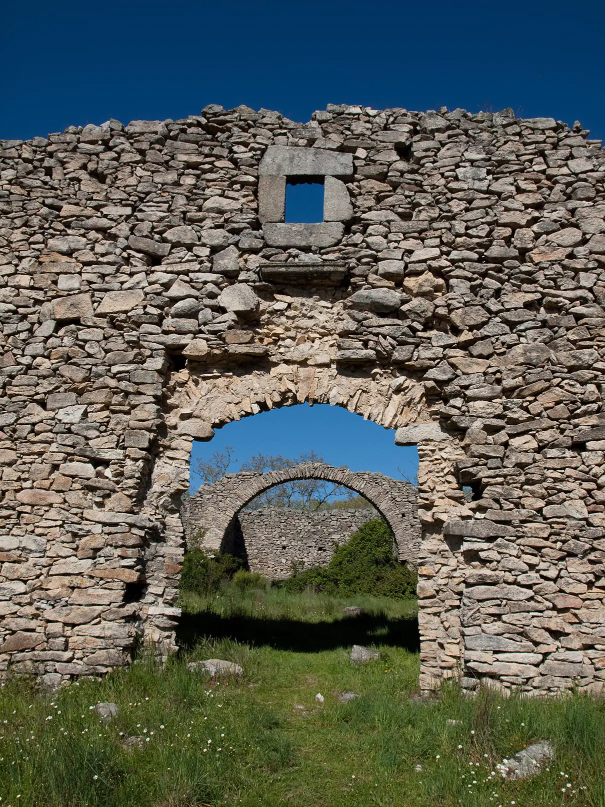 Foto de ermita en ruinas