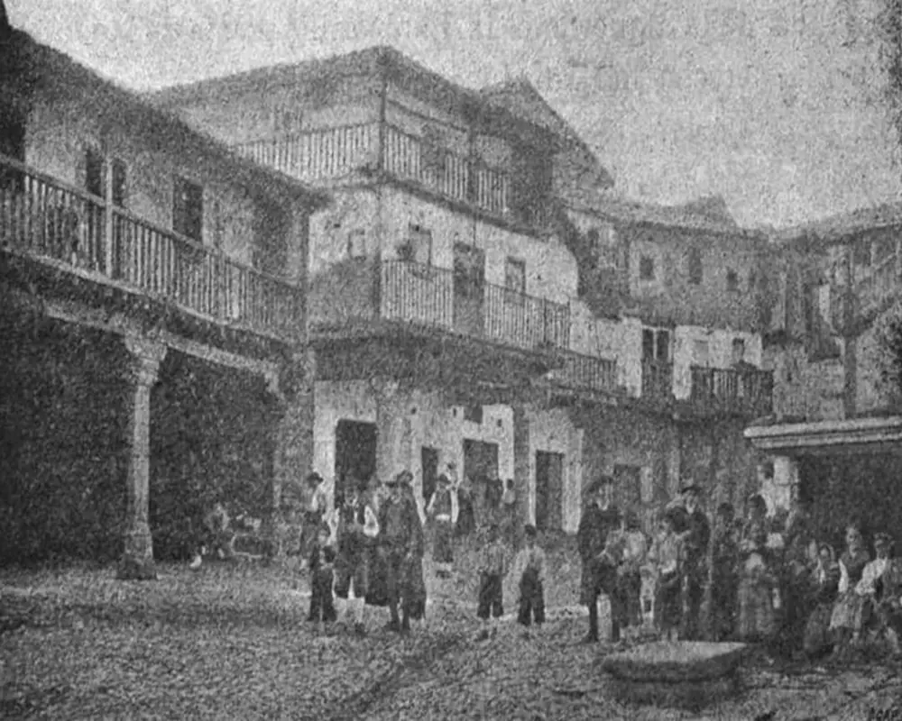 Foto antigua de la plaza